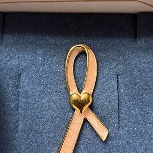 2002 Avon The Heart of the Crusade Pin